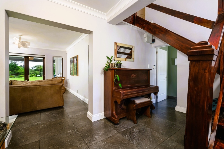 5 Bedroom Property for Sale in Theescombe Eastern Cape